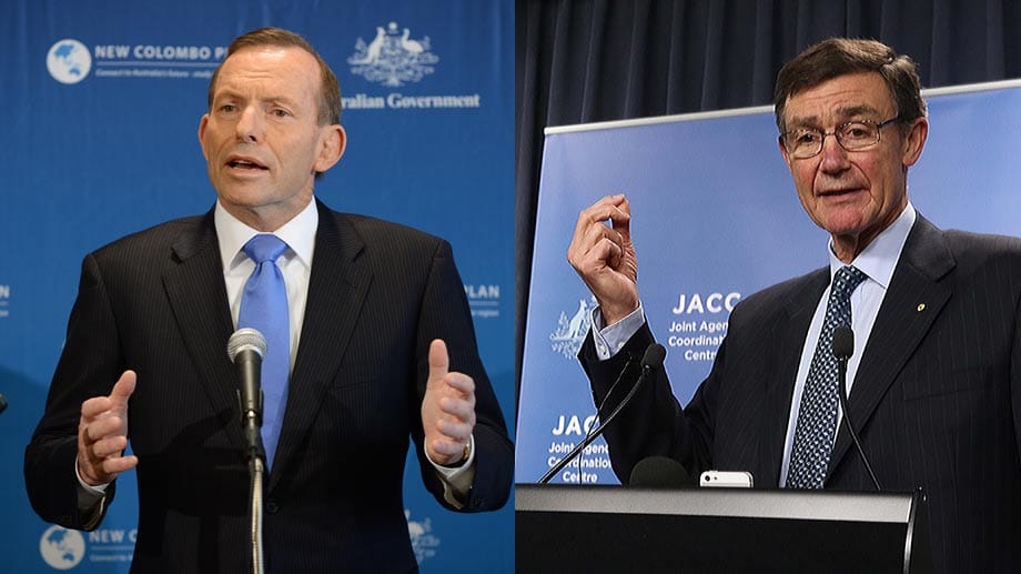 Der australische Premier Tony Abbott (links) glaubte bereits, die Blackbox sei geortet - Angus Houston musste diese Hoffnungen dämpfen