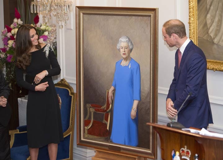 In Wellington enthüllen William und Catherine feierlich ein Gemälde von Queen Elizabeth II.