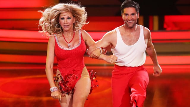 Carmen Geiss und Christian Polanc fegten bei "Let's Dance" zur "Baywatch"-Titelmelodie über das Parkett.