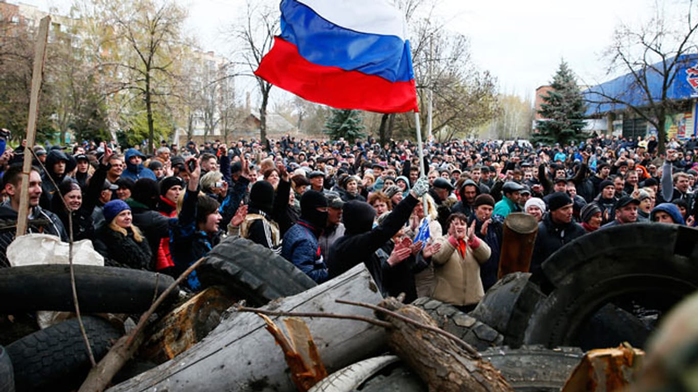 Prorussische Separatisten in Slawjansk demonstrieren für einen Anschluss an Russland.