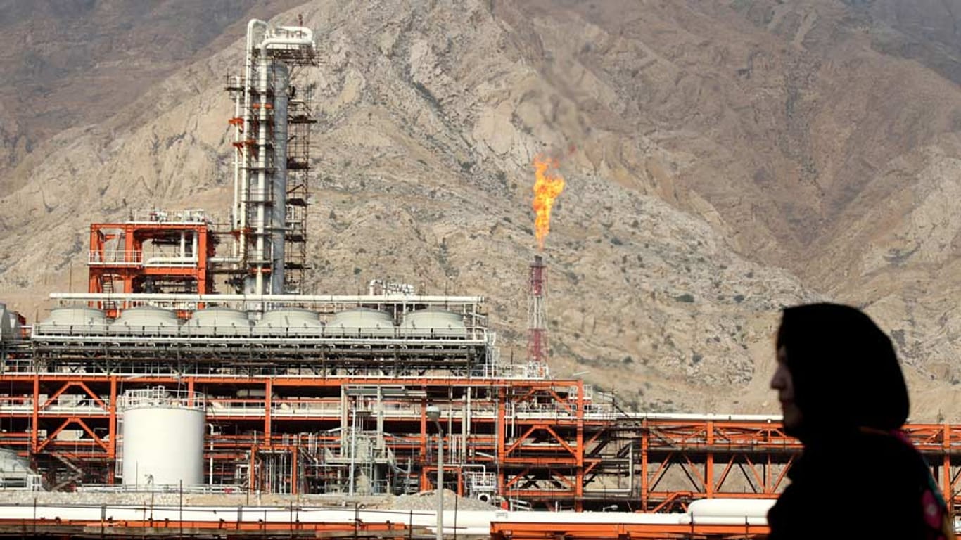 Gas-Förderung am weltweit größten Erdgas-Feld im Iran nahe Persischer Golf
