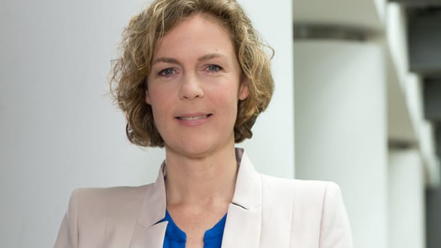 Die Hamburger Journalistin Ilka Brecht ist die neue Moderatorin des ZDF-Politmagazins "Frontal 21". Die Hamburger Journalistin Ilka Brecht ist die neue Moderatorin des ZDF-Politmagazins "Frontal 21".