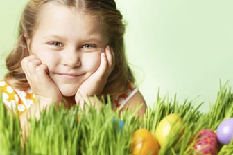 Ostern ist mehr als Osterhasen, Geschenke und Schokolade. Laut Pädagogen sollten Kinder das auch wissen.