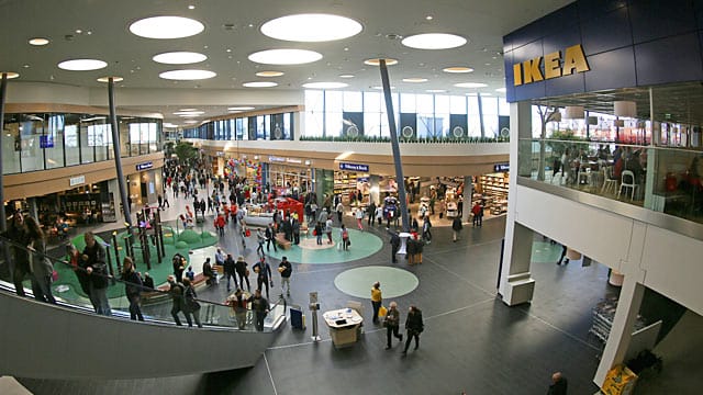 Blick ins Foyer des "Luv Shopping" in Lübeck