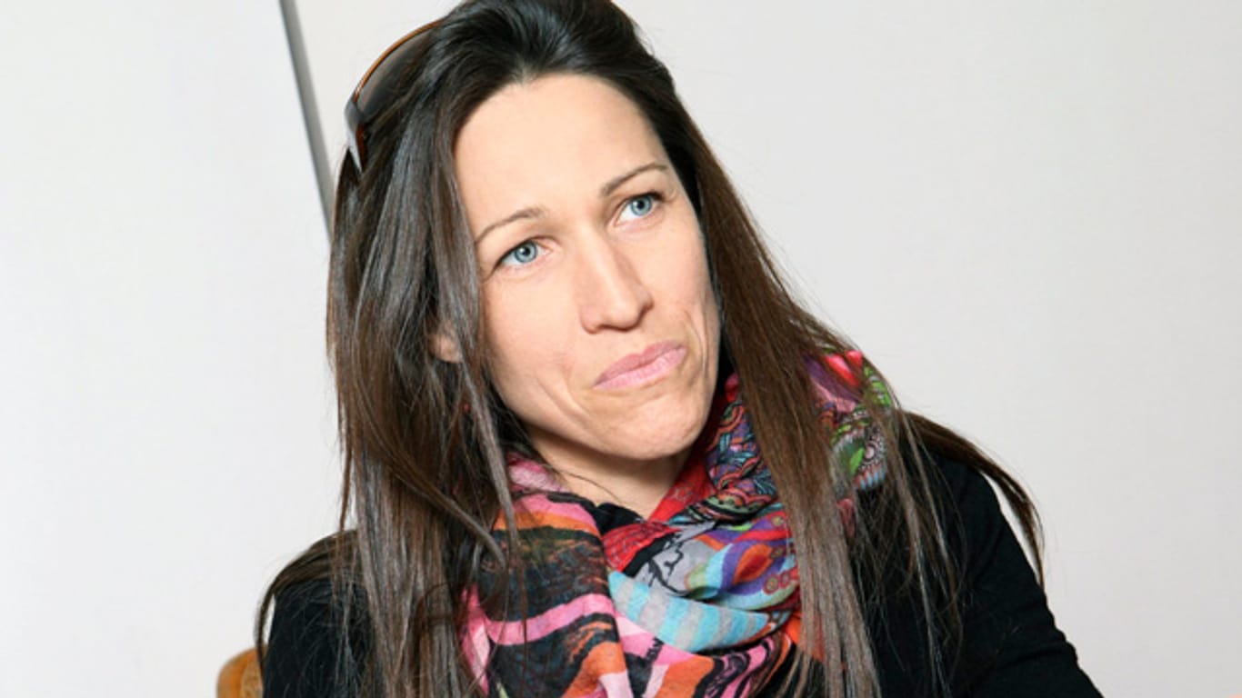 Claudia Urbschat-Mingues - dieses Gesicht steckt hinter der deutschen Stimme von Angelina Jolie.