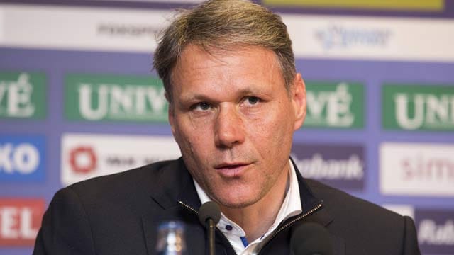 Marco van Basten tritt in Alkmaar in die Fußstapfen prominenter Vorgänger.