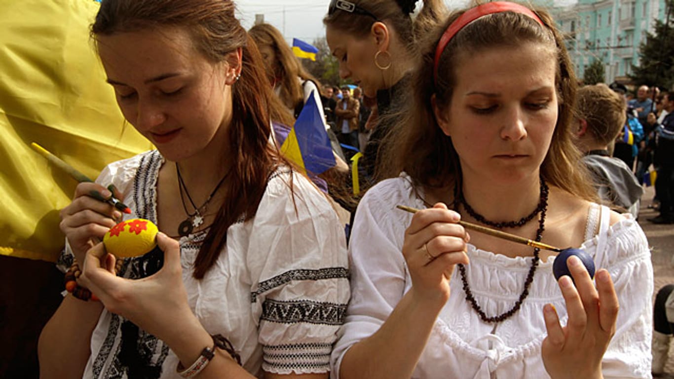 Eiermalen in der Ukraine.