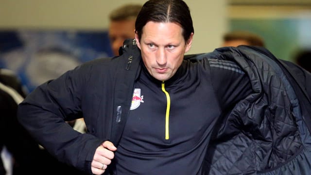 Welche Trainerjacke zieht der begehrte Roger Schmidt in der neuen Saison an?