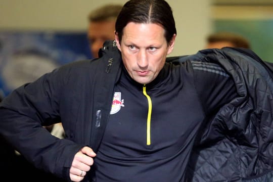 Welche Trainerjacke zieht der begehrte Roger Schmidt in der neuen Saison an?
