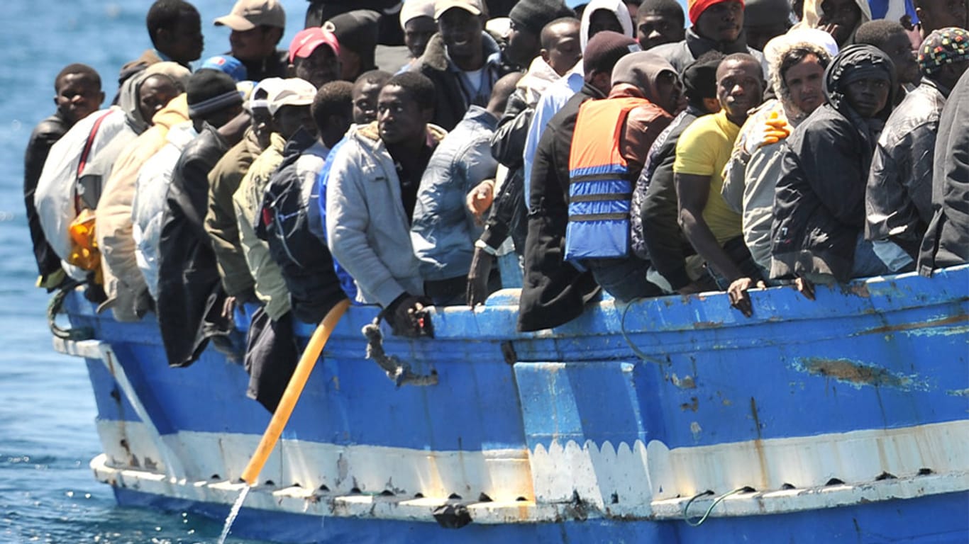 Endstation Hoffnung: Tausende Flüchtlinge auf Afrika versuchen auf überfüllten Booten auf das europäische Festland zu gelangen - auf der Suche nach Sicherheit und erträgliche Lebensbedingungen.