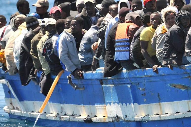 Endstation Hoffnung: Tausende Flüchtlinge auf Afrika versuchen auf überfüllten Booten auf das europäische Festland zu gelangen - auf der Suche nach Sicherheit und erträgliche Lebensbedingungen.