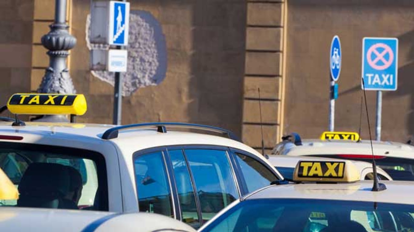 Ausschließlich für Droschken: Auf Taxi-Ständen gilt absolutes Halteverbot.