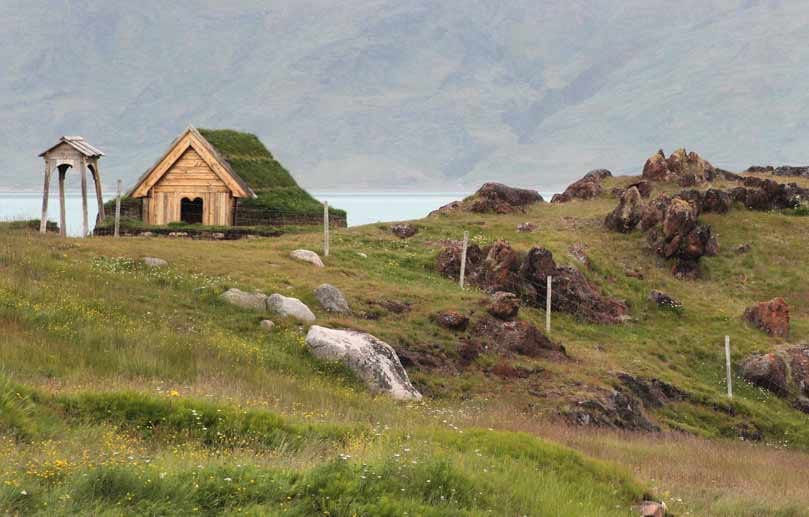 Rekonstruktion der ersten christlichen Kirche Grönlands in Qassiarsuk.