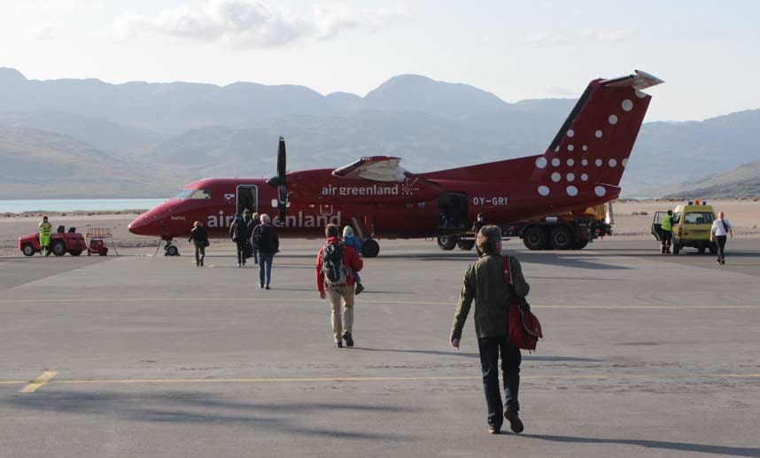 Mit den Flugzeugen von Air Greenland kommt man in Grönland am einfachsten von einer Stadt in die nächste - wenn das Wetter mitspielt.