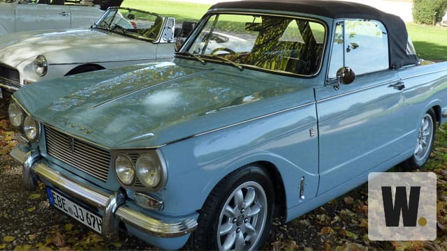 Bei einer Oldtimer-Tour können Sie am Steuer auf Zeitreise gehen.