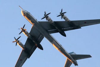 Russische Bomber vom Typ TU-95 Bear sind in fremden Lufttraum eingedrungen
