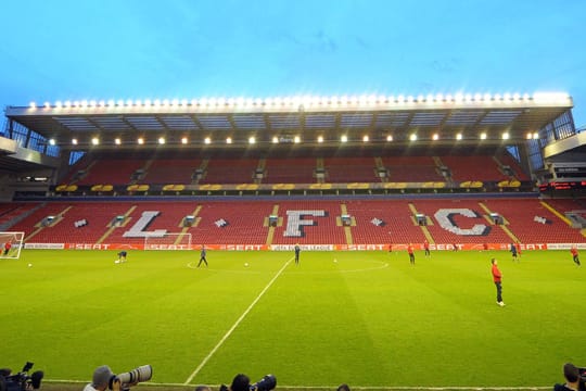 Blick in die Arena an der Anfield Road.