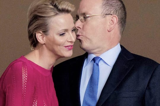 Fürstin Charlène dementiert die Krisen-Gerüchte: "Albert ist liebevoll."