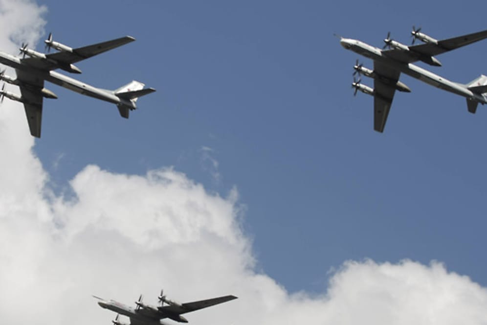 Russische Tupolew-Bomber haben sich den Lufträumen der Niederlande und Großbritanniens gefährlich genähert.