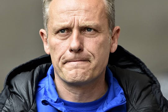 Freiburgs Trainer Christian Streich befürchtet den Abgang von Stammtorwart Oliver Baumann.