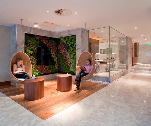 Pay-In-Lounges wie die No. 1 Traveller in London Heathrow bieten auch Holzklasse-Kunden gediegenes VIP-Ambiente.