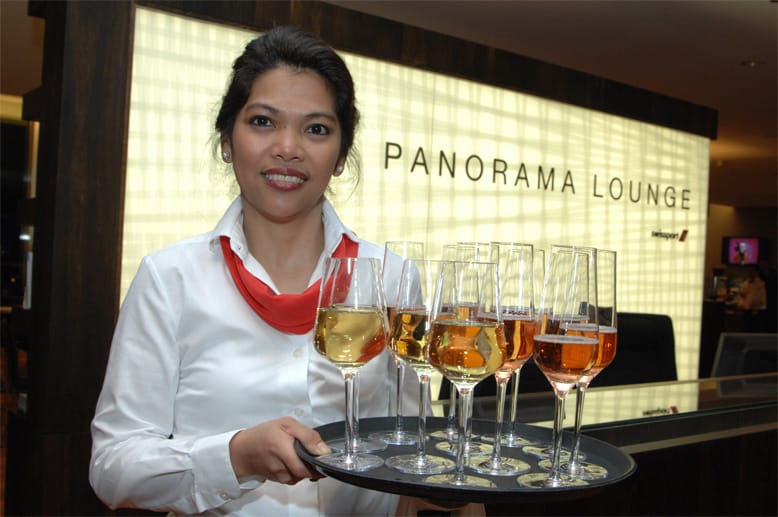Die Panorama Lounge in Zürich bietet ihren Gästen auch Getränke an.