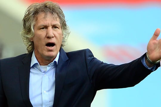 Gertjan Verbeek, Ex-Trainer der abstiegsbedrohten Nürnberger, ist über seinen Rauswurf noch immer nicht hinweg.