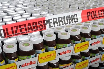 Beim Umladen von 2500 Gläsern Nutella erwischte die Polizei eine jetzt verurteilte Diebesbande aus Hessen
