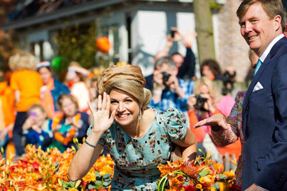 König Willem-Alexander und seine Frau Königin Maxima feiern den ersten Königstag der niederländischen Geschichte.