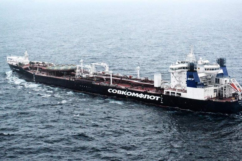 Der russische Tanker" Mikhail Ulyanov" mit Arktis-Öl auf dem Weg nach Rotterdam
