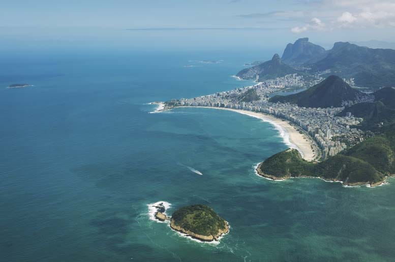 Rio de Janeiro, der kompromisslosesten Strandmetropole der Welt, mit 80 Sandstrand-Kilometern und Zigtausenden Variationen des "Girl von Ipanema". Copacabana, Ipanema, Leblon & Co. sind die Lebensadern, der Dreh- und Angelpunkt der Stadt am Zuckerhut.
