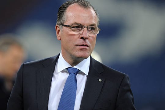 S04-Boss Clemens Tönnies hat sich in der Uni-Klinik in Freiburg einer Nieren-Operation unterzogen.
