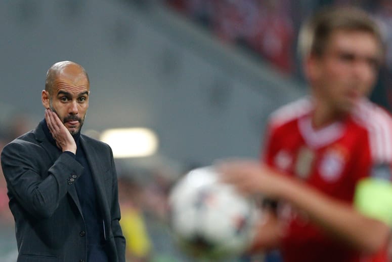Bayern-Trainer Pep Guardiola kann im Rückspiel gegen Real Madrid nicht mehr hinschauen.