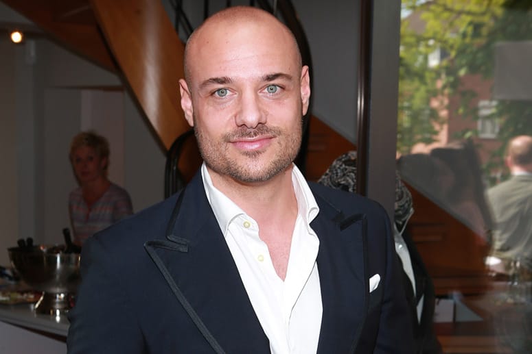 Christian Tews besuchte zwei Tage nach der Trennung von Katja Kühne die Eröffnung von Mirja du Monts Shop Desdemona in Hamburg.