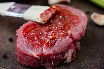 Grillen: Steaks selber marinieren