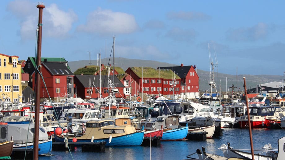 Tórshavn ist mit etwa 20.000 Einwohnern eine der kleinsten Hauptstädte der Welt.