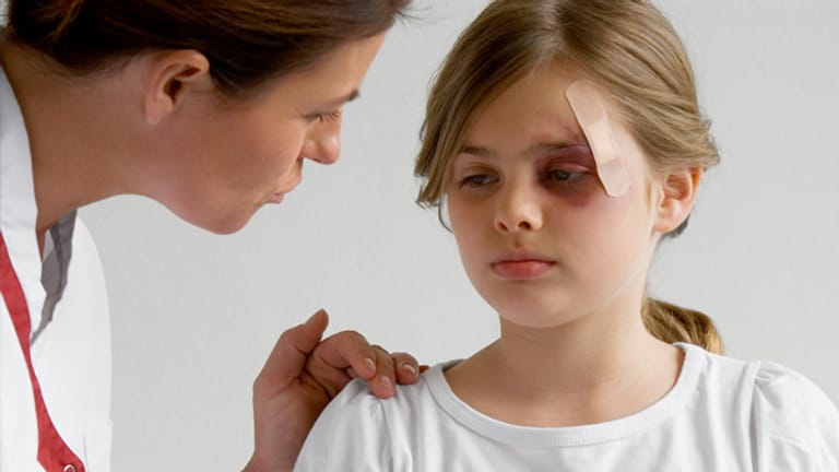 Kindeswohl kontra Schweigepflicht - eine schwierige Abwägung für Ärzte.