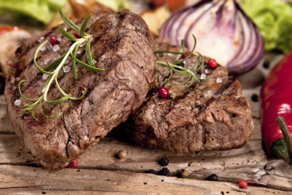 Kein Tabu bei der Steinzeit-Diät: Fleisch, Pilze und Nüsse stehen regelmäßig auf dem Speiseplan.