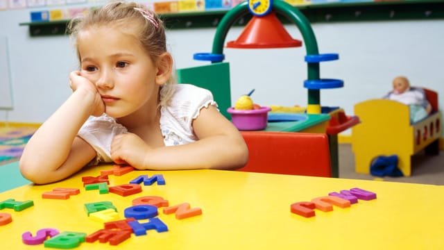 Mehr als jedes achte Kindergartenkind ist laut einer Studie von Symptomen einer Depression oder Angststörung betroffen.