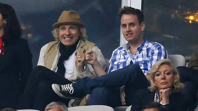 Thomas Gottschalk und Sohn Tristan jubeln im Jahr 2012 über einen Sieg des FC Bayern. Thomas Gottschalk und Sohn Tristan jubeln im Jahr 2012 über einen Sieg des FC Bayern.