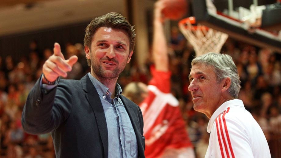 Manager Marko Pesic (li.) mit seinem Vater und Bayern-Trainer Svetislav.