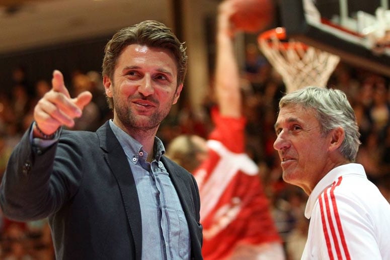 Manager Marko Pesic (li.) mit seinem Vater und Bayern-Trainer Svetislav.