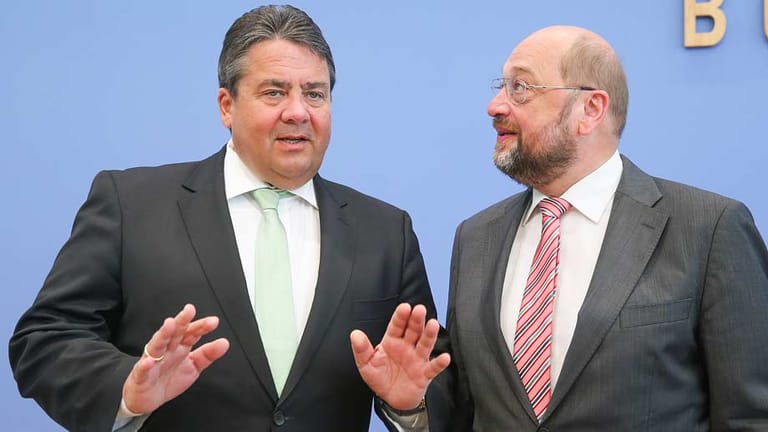 Sigmar Gabriel pocht darauf, dass entweder sein Parteifreund Martin Schulz oder dessen konservativer Widerpart Jean-Claude Juncker neuer Präsident der EU-Kommission wird