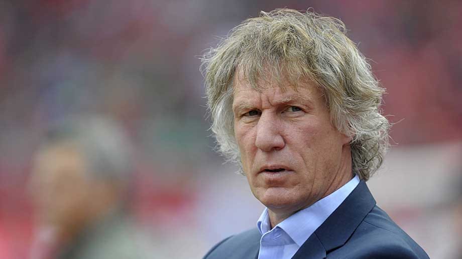Kostet den Club im Nachhinein noch einmal 4000 Euro Strafe: Trainer Gertjan Verbeek. Kostet den Club im Nachhinein noch einmal 4000 Euro Strafe: Trainer Gertjan Verbeek.