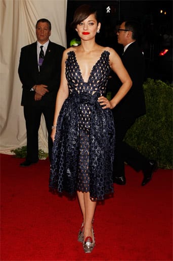 Marion Cotillard versprühte französischen Charme in ihrem transparenten Kleid von Christian Dior.