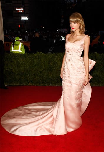 Taylor Swift sah in ihrem rosa Abendkleid aus wie eine Prinzessin...