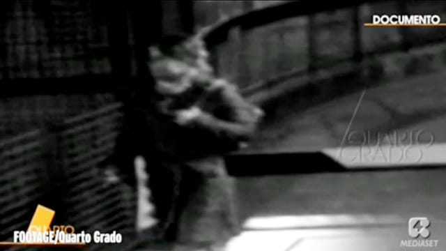 Zeigen diese Aufnahmen einer Überwachungskamera Amanda Knox?