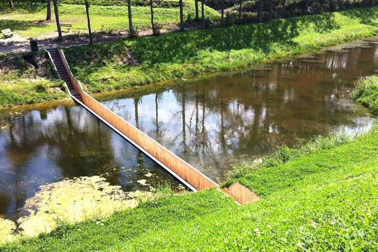 Moses Brücke: Trockenen Fußes durchs Wasser gehen