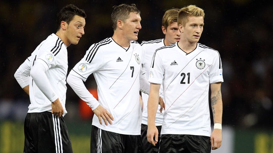 Özil, Schweinsteiger, Kroos und Reus (von lnks) sind sicher bei der WM 2014 dabei, wenn nichts Unvorhergesehenes passiert.