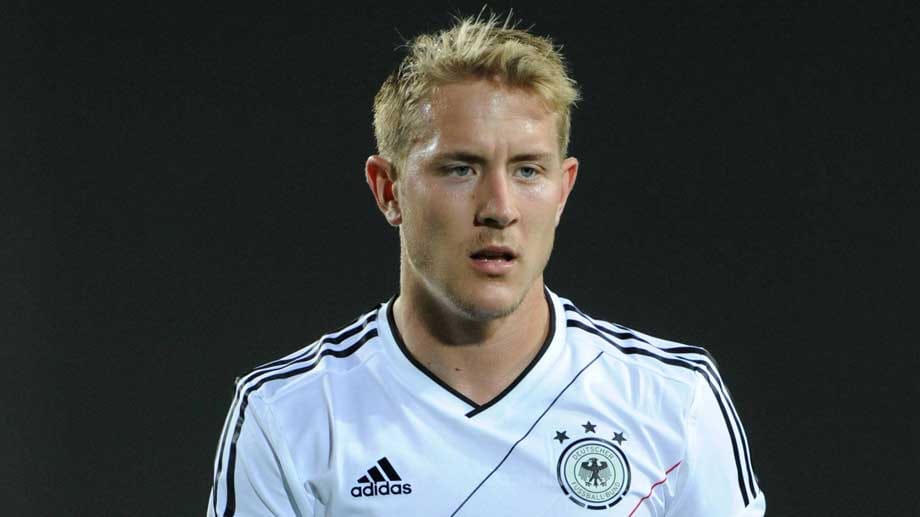 Nationalspieler Lewis Holtby will in der nächsten Saison wieder in Sachen Nationalelf angreifen. Nationalspieler Lewis Holtby will in der nächsten Saison wieder in Sachen Nationalelf angreifen.